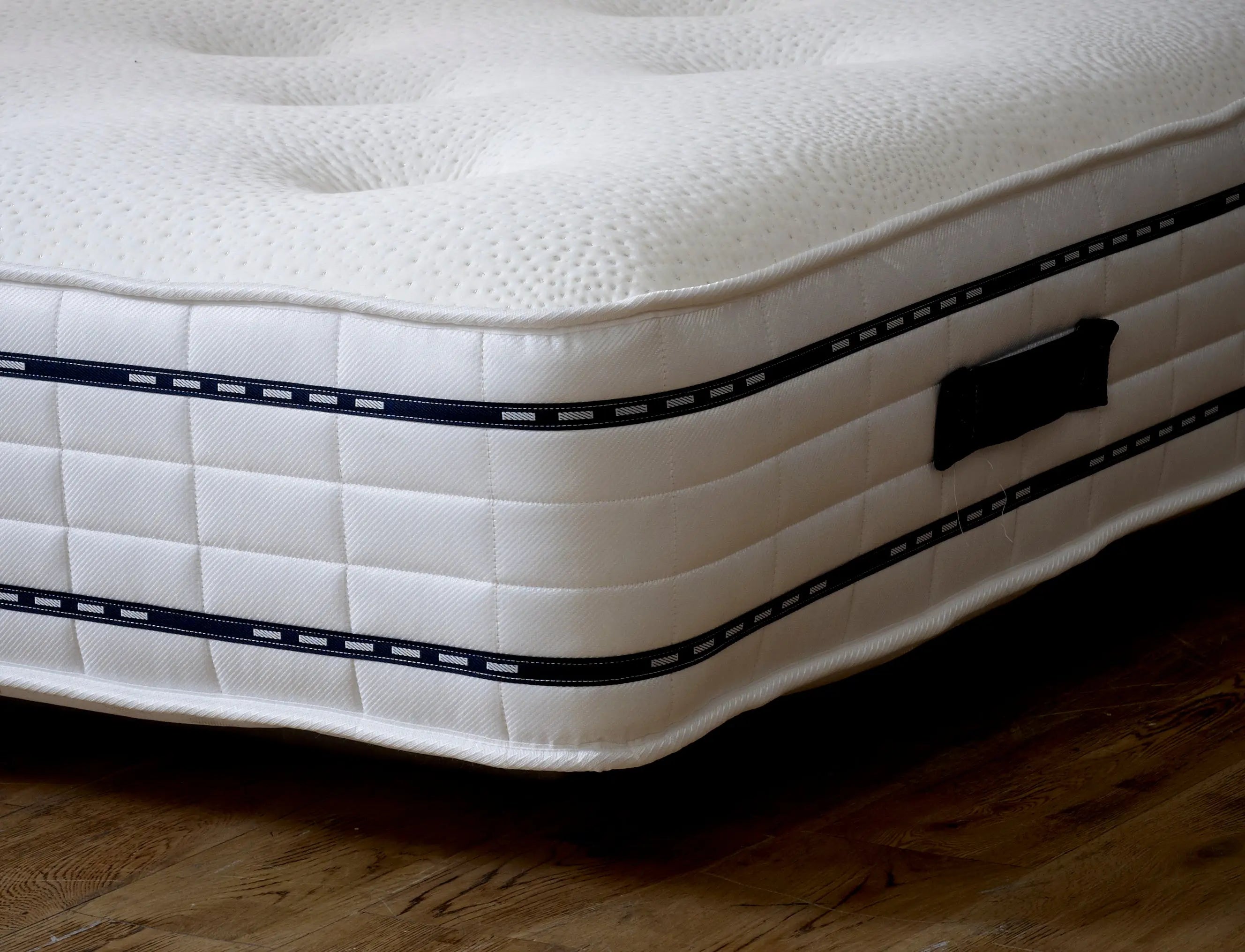 Luxurious Memory Foam Hybrid Pocket 1500 Mattress Vizbeds